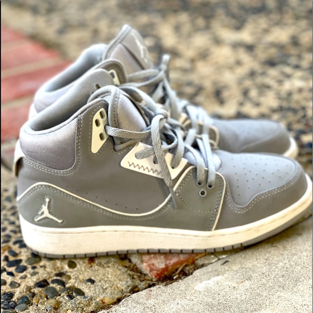 nike jordan air grey shoes